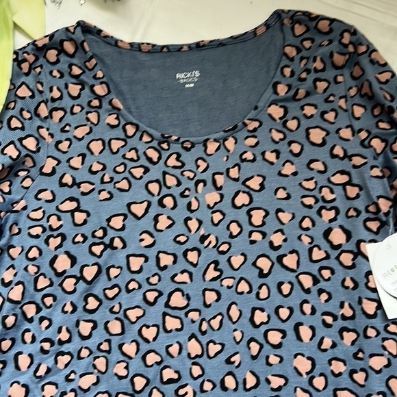 ⭐️nwt Ricki’s Eco-Friendly Printed Scoop Neck Hacci Tee⭐️ - Picture 6 of 11